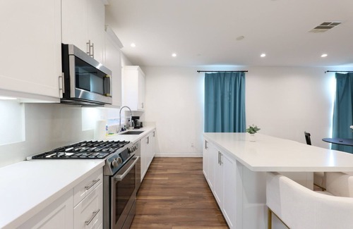 Tustin House | 4-bedroom house
