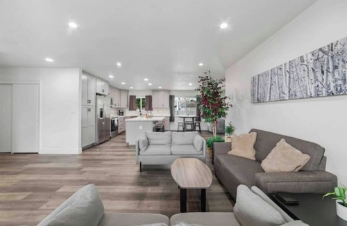 Yuba City House | 4-bedroom house w/4th room as private separate suite w/POOL