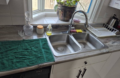 Southeast Edmonton House | 4 Bedroom House with Huge Living and Family Room 22 Sleeps 23 Minute Airport