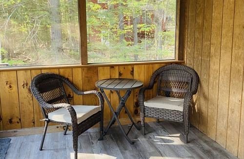 West Bridgton House | 4 bedroom house with Hot Tub, close to skiing and Moose Pond
