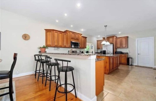 Norfolk Villa | 4 Bedroom house with POOL, 5 mins. walk to BEACH!n