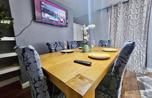 Gravesend Apartment | 4 bedroom Hse close to Riverside