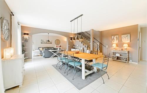 Argilliers House | 4 Bedroom Lovely Home In Argilliers