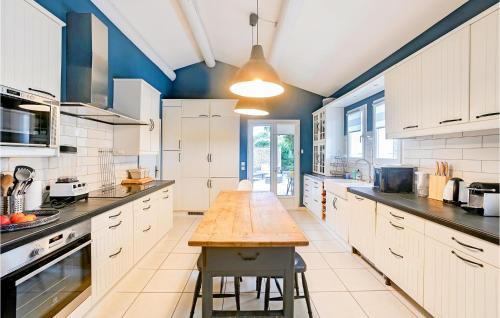 Argilliers House | 4 Bedroom Lovely Home In Argilliers