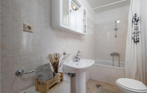 Sveti Anton House | 4 Bedroom Lovely Home In Sveti Anton