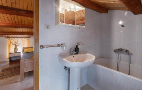 Sveti Anton House | 4 Bedroom Lovely Home In Sveti Anton