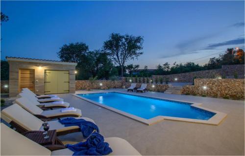 Garica House | 4 Bedroom Lovely Home In Garica