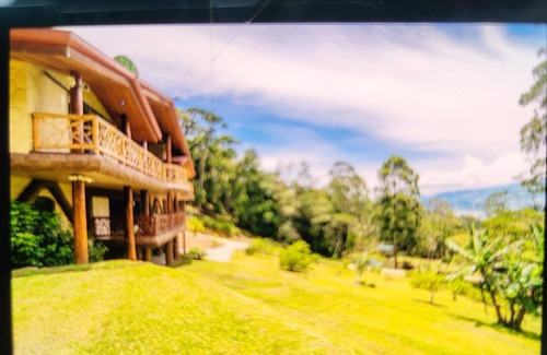 Roble House | 4-bedroom luxury farm home with spectacular views of the valley.
