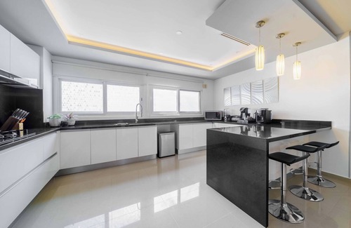 Downtown Cancun Condo | 4-Bedroom Luxury Penthouse with Private Jacuzzi and office, next to Hotel Zone