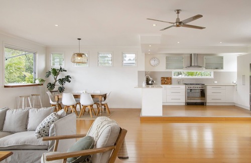 Mount Coolum House | 4 Bedroom Modern Beach House with Ocean & Mountain Views