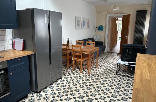 Baglan House | 4 bedroom near City, Beach and St Helen's stadium