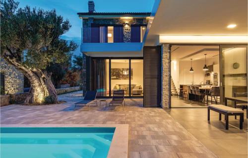 Jakisnica House | 4 Bedroom Nice Home In Lun