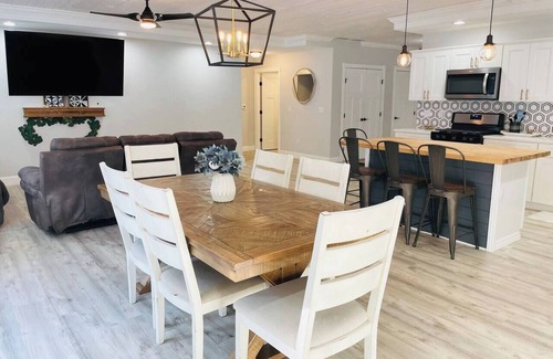 Huron House | 4 bedroom North Port w/Hot Tub