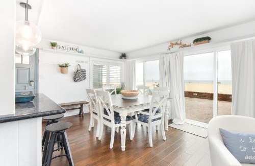 Santa Ana Heights House | 4 Bedroom Oceanfront Home with Giant Patio on the Sand