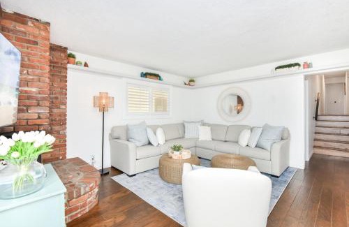 Santa Ana Heights House | 4 Bedroom Oceanfront Home with Giant Patio on the Sand
