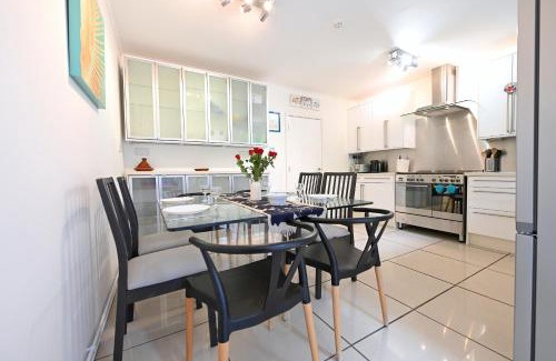 St. Johns Wood Apartment | 4 BEDROOM PATIO HOUSE REGENT'S PARK - Parking