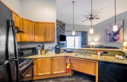 Lake Delton Hotel | 4-bedroom Presidential Suite in the heart of the Wisconsin Dells!