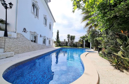 Arnal House | 4 Bedroom Residence at Villa5☆ (10-15 Guests)