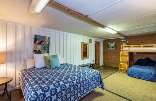 Pawleys Island House | 4 Bedroom Retreat with Game Room and Creek Access
