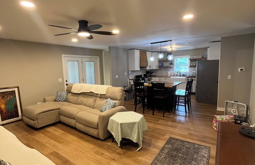 Town of Pines House | 4 Bedroom Sandy Pines Retreat centrally located