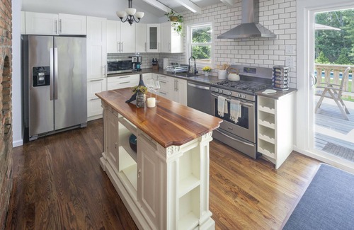 Clearwater Beach House | 4 Bedroom Secluded/Year-Round HOT TUB w/Private Beach Access 15 Mins Main Town