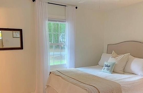 Goose Creek Apartment | 4 Bedroom Single family L-554465 by Houzlet