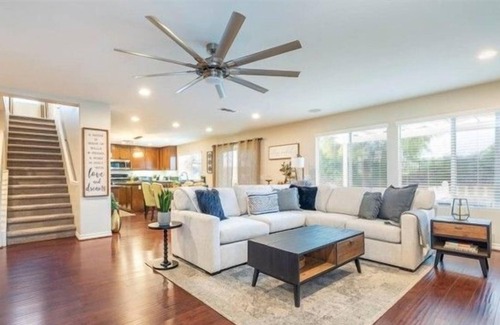 Santa Clarita Apartment | 4 Bedroom Single family 447551 by Houzlet