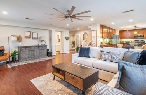 Santa Clarita Apartment | 4 Bedroom Single family 447551 by Houzlet