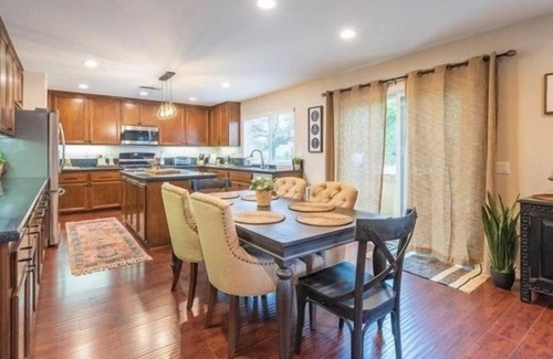 Santa Clarita Apartment | 4 Bedroom Single family 447551 by Houzlet