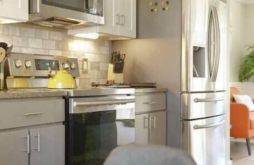 La Vergne House | 4 Bedroom Sleeps 10 with Huge Outdoor Space