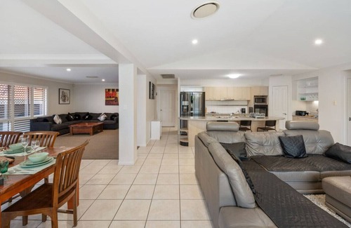 Parkinson House | 4 Bedroom Spacious Cozy Family Retreat @ Parkinson