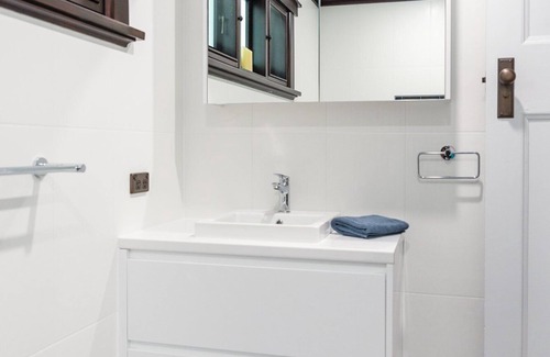 Tanunda Bed & Breakfast | 4 bedroom stone home walking distance to the best restaurants