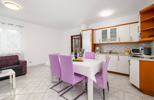 Pican House | 4 bedroom stunning home in Jurani