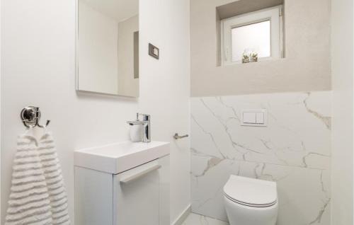 Opatija House | 4 Bedroom Stunning Home In Poljane