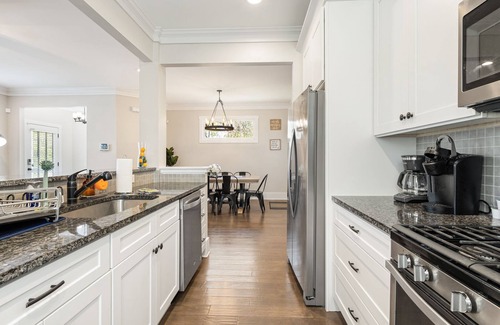 East Point House | 4 Bedroom Suites Under 1 Roof Near Downtown Atlanta & Airport