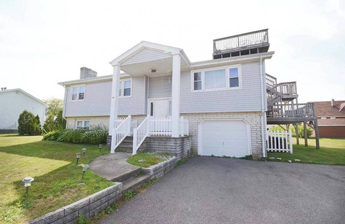 Narragansett House | 4 Bedroom Summer Home with a View!