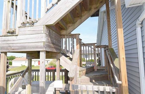 Narragansett House | 4 Bedroom Summer Home with a View!