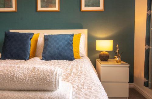 Llanfoist House | 4 Bedroom Town House with Mountain views, a private garden and ease of access into Abergavenny