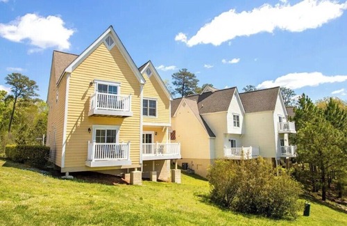 Lackey Resort | 4 Bedroom Towns Spinnaker @King's Creek, Williamsburg, Va. Home Away From Home.