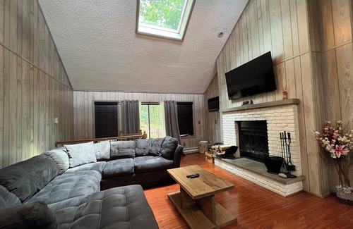 Bushkill House | 4-Bedroom Vacation Oasis with Pools, 10 Minutes from Bushkill Falls