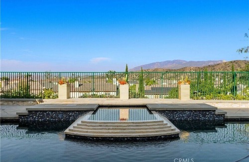 Anaheim Hills Villa | 4-bedroom villa in brilliant Anaheim with AC