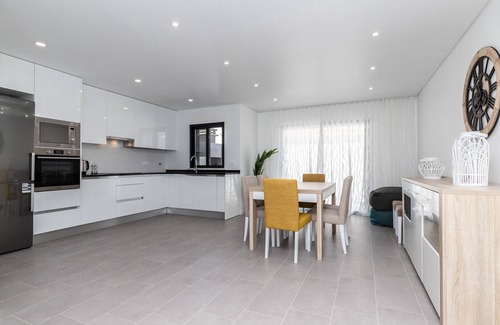 Manta Rota Ski Chalet | 4 bedroom villa with pool and in a condominium by AlgarveManta (6V4)