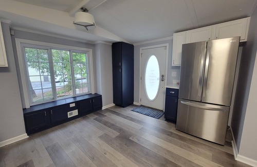 New London House | 4-bedroom waterfront house in welcoming New London with WiFi and kayaks.