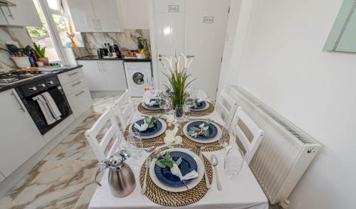 Greenwich House | 4 bedrooms,2 bathrooms house with free parking