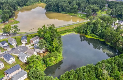 Morrow House | 4 Bedrooms *2King Lake-View Home w/Deck