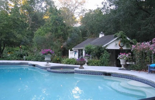 North Carver House | 4 Bedrooms, 7 Beds, 3 Baths