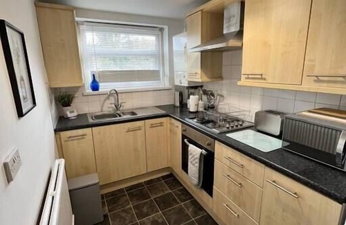 Margam Apartment | 4 Bedrooms, Centre of town, Smart TV in every room