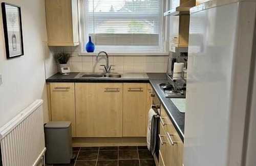 Margam Apartment | 4 Bedrooms, Centre of town, Smart TV in every room