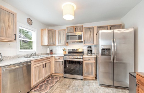 Benton Harbor House | ★4 Bedrooms! Close to beaches, golf and wineries!