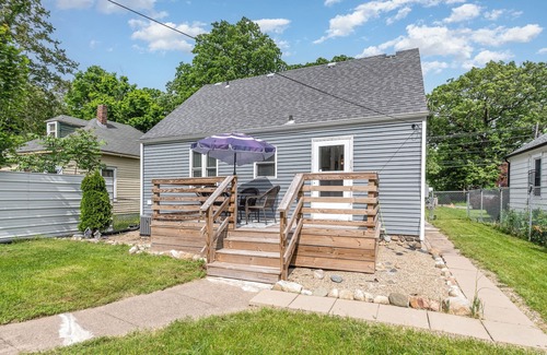 Benton Harbor House | ★4 Bedrooms! Close to beaches, golf and wineries!